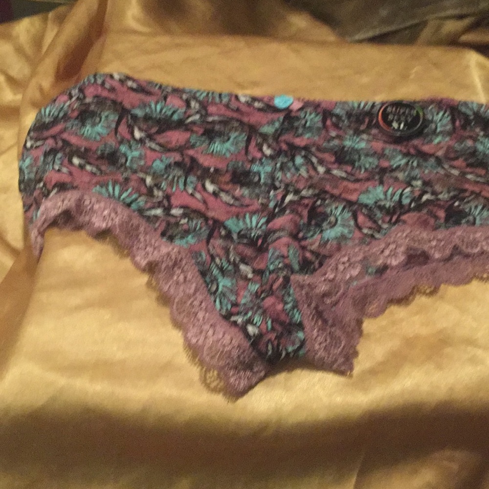 36D LEFT ‼️HOT AND SEXY BRA SET. - Picture 3 of 8
